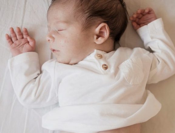 Here Are The Best Ways To Keep Newborn Babies Safe While They Are Sleeping