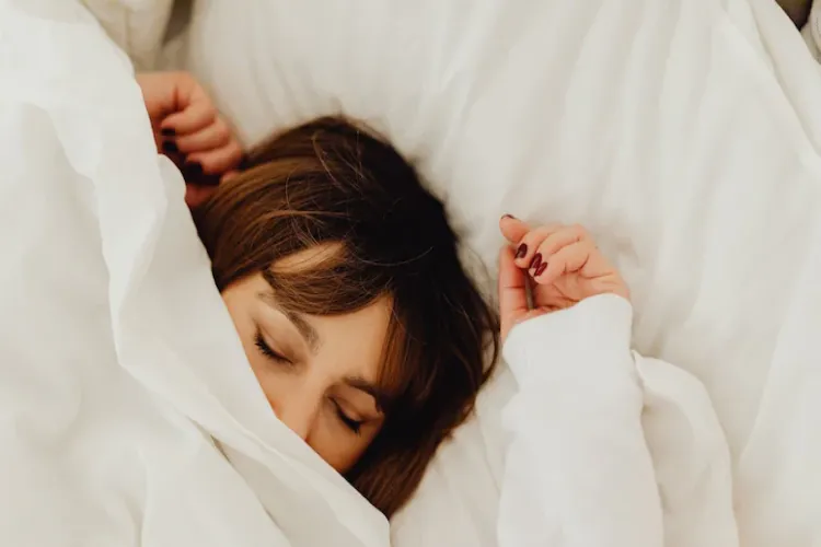 Sleeping With Face Covered May Harm Winter Breathing